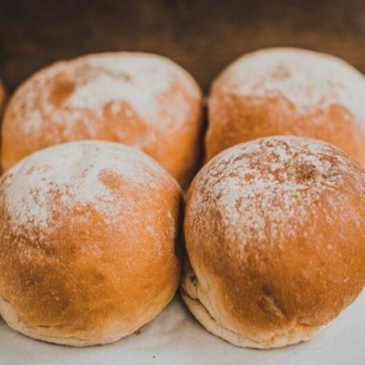 Baker toms white rolls